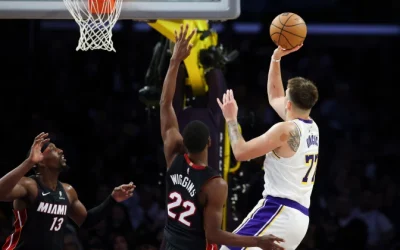 Лејкерси ги победија Мајами Хит со трипл дабл на Дончиќ