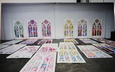 Париз го изложи дизајнот за контроверзните витражи во Нотр Дам