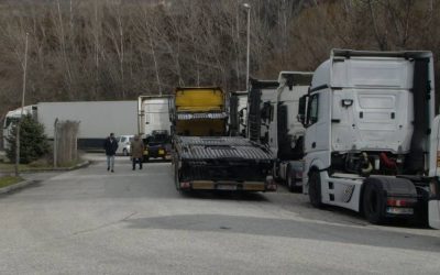 Камионџиите протестираат трет ден на границите