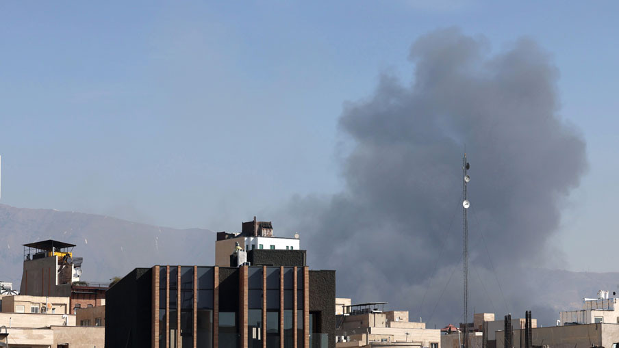 Израел денеска продолжи да го бомбардира Техеран, Иран возврати со напади врз американски и израелски цели