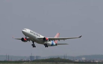 Евакуациски авион слета во Србија со 67 луѓе кои бегаат од Израел, меѓу нив и Македонци