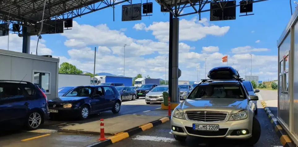 Големи гужви на граничните премини кон Грција