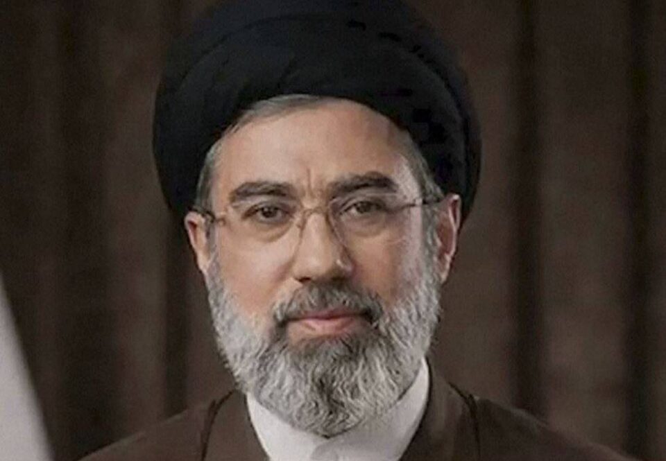 Моџтаба Хамнеи повикa на непријателите на неговата нација да им се одземе „безбедноста“