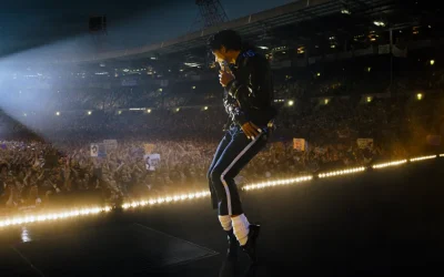 Биопикот за поп иконата Мајкл Џексон, ја одушевува публиката, иако критиката не му е наклонета