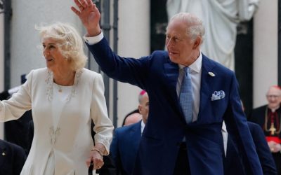 Чарлс и Камила на изложба во чест на кралицата Елизабета Втора