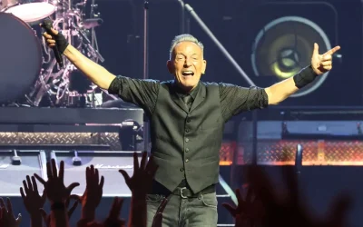 Брус Спрингстин ја започна новата американска турнеја со силни политички пораки против администрацијата на Трамп