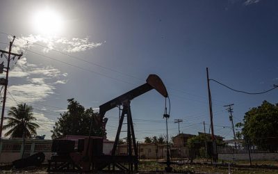 ОПЕК + го зголемува производството на нафта