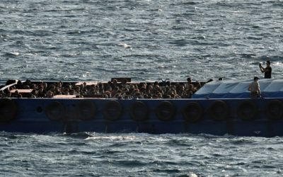 Најмалку 132 мигранти спасени од морето во близина на Крит