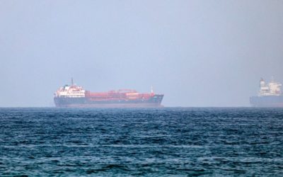 Бродскиот сообраќај во морските теснеци Ормуз и Баб ел Мандеб намален, но стабилен