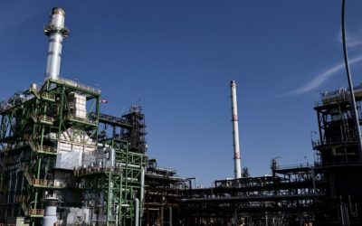 Нафтата Брент близу 104 долари за барел, европскиот гас на околу 77 евра за мегават-час