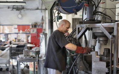 Американската индустрија во криза: Производството забавува, цените растат