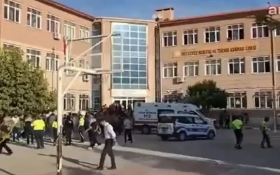 Пукање пред училиште во Турција, најмалку четворица повредени