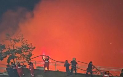 Голем пожар над албанскиот приморски град Химара