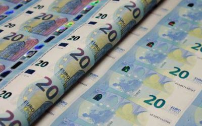 Еврото падна на најниско ниво во последните 17 месеци
