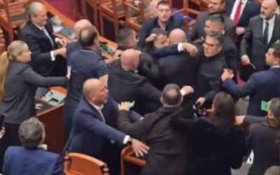 Тепачка меѓу пратениците во албанскиот Парламент
