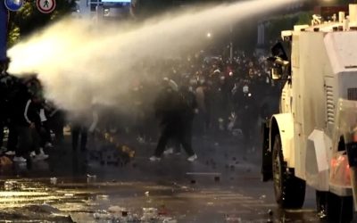 Нови судири меѓу демонстрантите и полицијата во Тирана